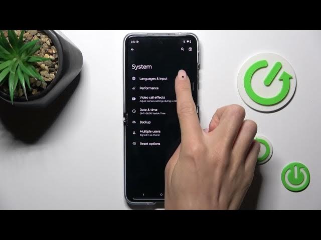 Video thumbnail for How to Change the System Language on a MOTOROLA Razr 40 Ultra