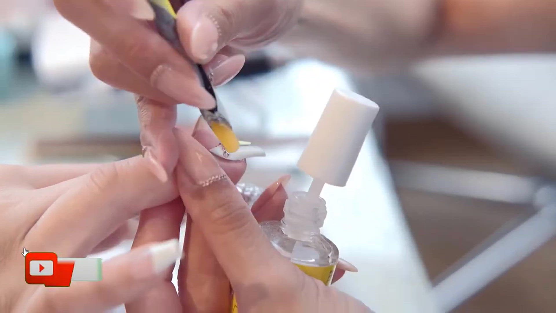 Video thumbnail for Manicure - 10 motivos p/ vc se capacitar na área