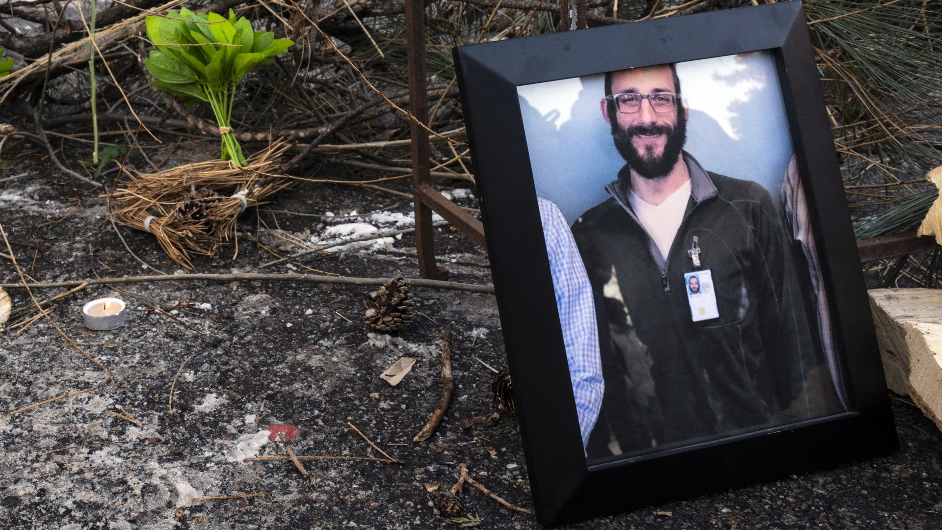 Video thumbnail for Alex Pretti’s parents accuse DOJ of withholding answers about his killing
