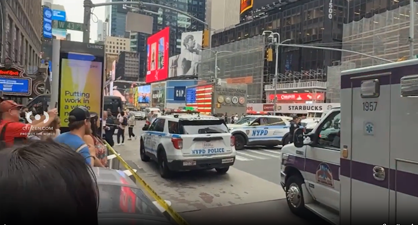Video thumbnail for New Jersey woman killed in Midtown Manhattan stabbing; knife-wielding suspect fatally shot by police
