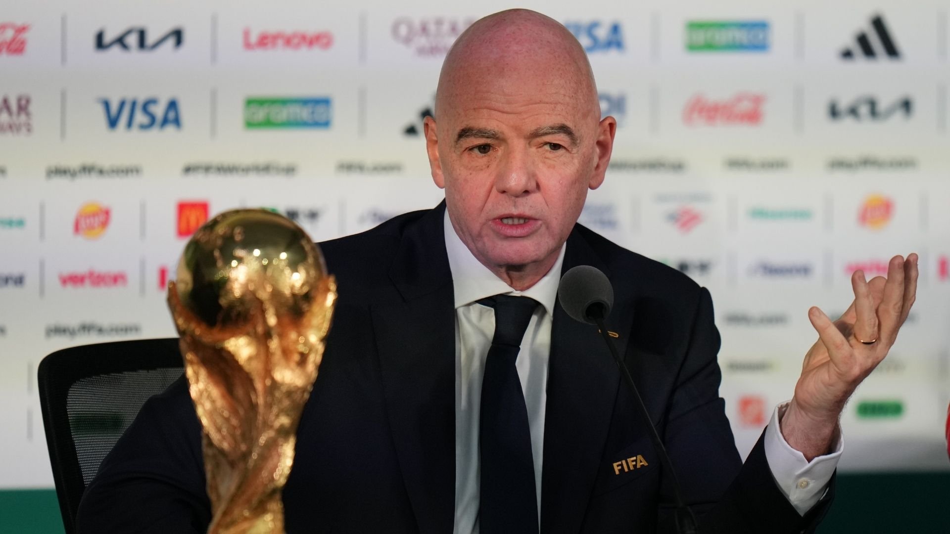 Video thumbnail for FIFA's World Cup sell-off: European associations meeting to plan response