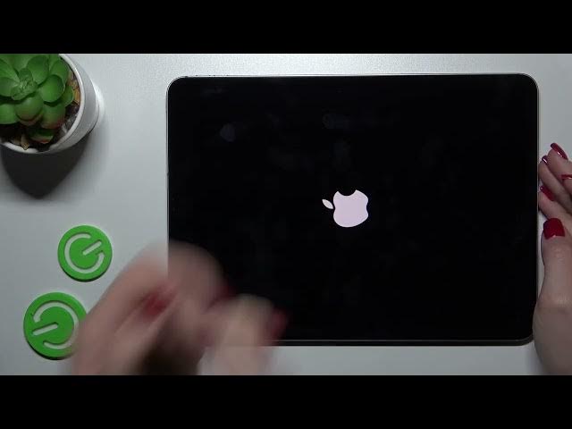 Video thumbnail for How to Switch On the iPad Pro 4th Gen (2022) - Power On the Device