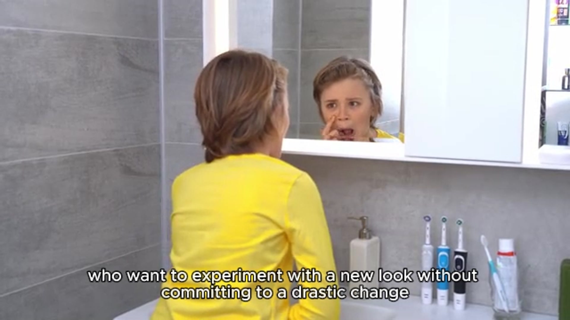 Video thumbnail for Wolf Bob haircut