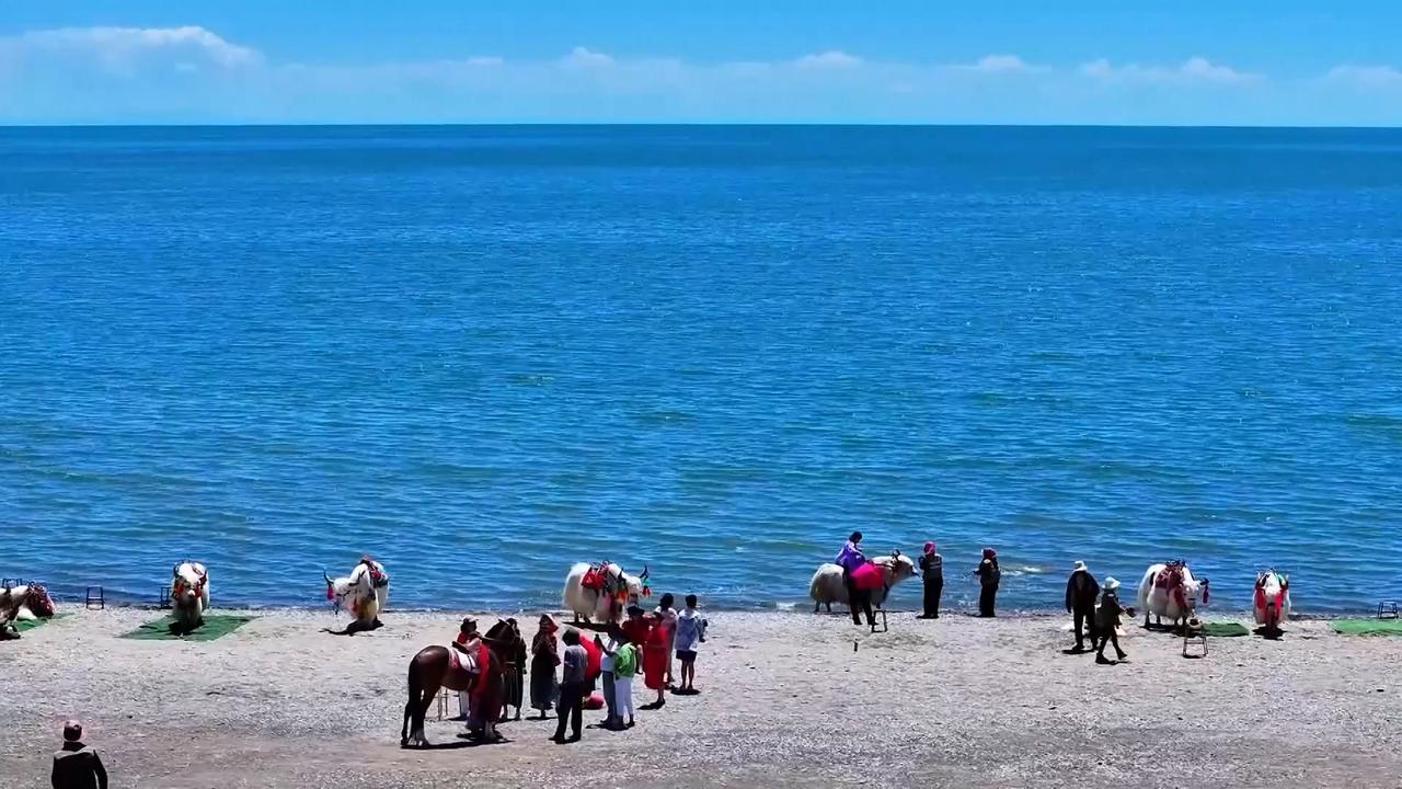 Video thumbnail for China: China launches campaign to spur summer tourism.