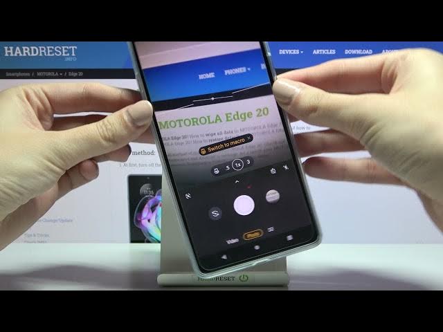 Video thumbnail for How to Manage Camera Leveler in MOTOROLA Edge 20 – Horizontal Line