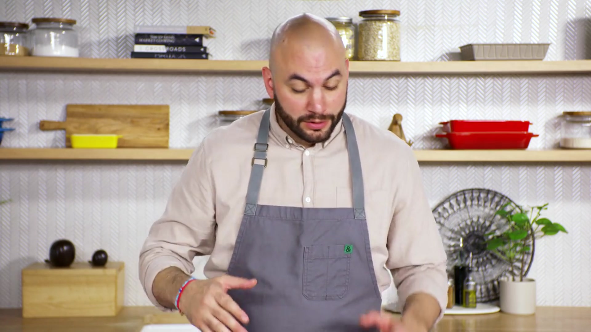 Video thumbnail for Pro Chef Turns Canned Black Beans Into 3 Meals For Under  9   The Smart Cook   Epicurious(720P HD)