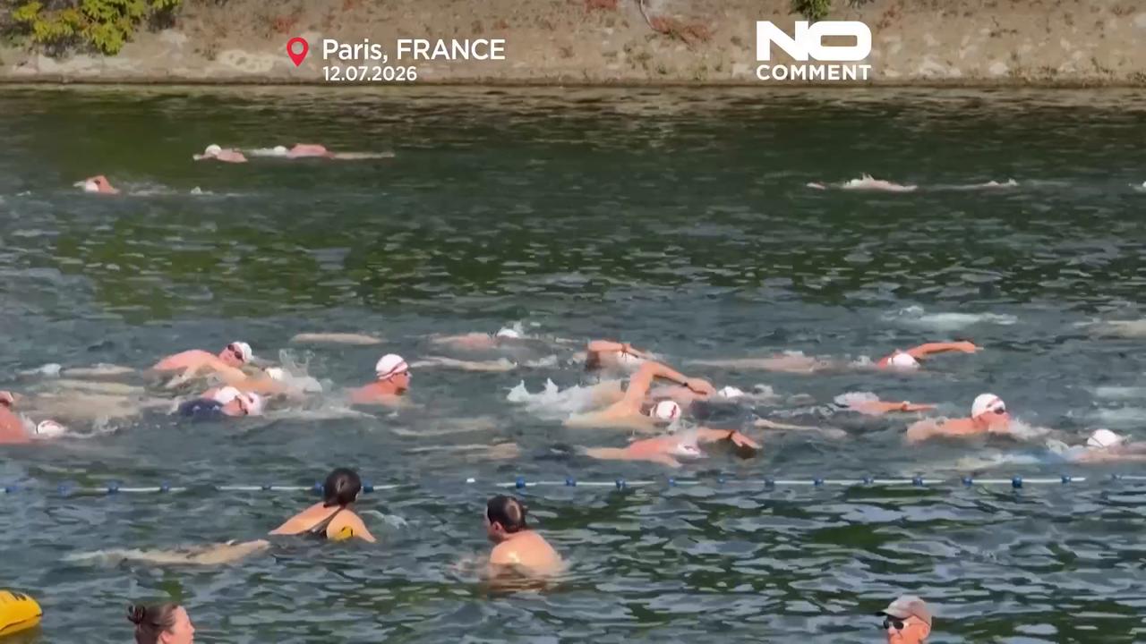 Video thumbnail for France: hundreds dive into the Seine for Paris’ first river race in 80 years