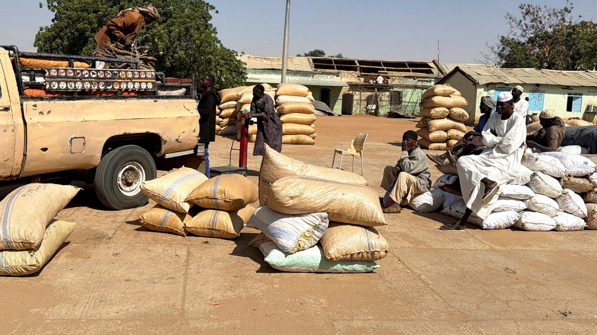 Video thumbnail for Crop supply suffers in Sudan: Recent fighting affects market traders & production