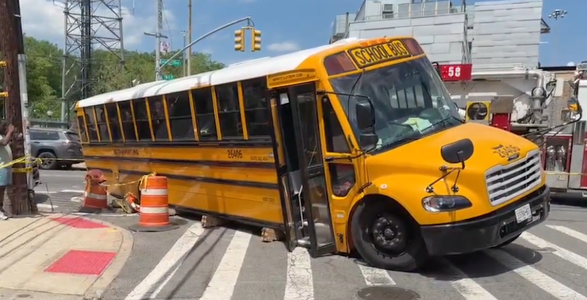 Video thumbnail for School bus full of kids falls into sinkhole in Van Nest
