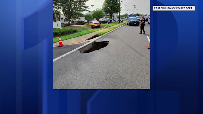 Video thumbnail for Sinkhole stalls traffic on Route 18 in East Brunswick