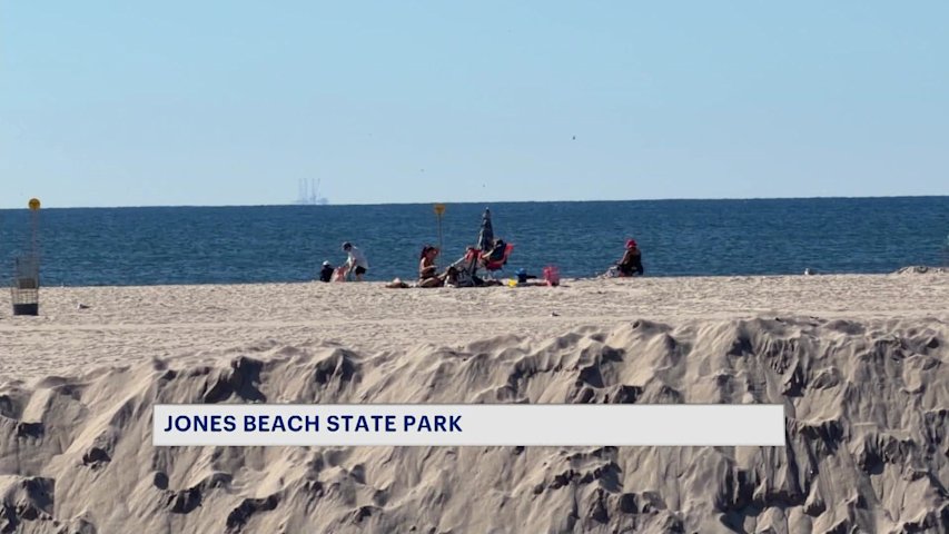 Video thumbnail for Long Islanders soak up the last of the summer at Jones Beach