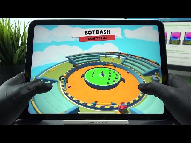 Video thumbnail for iPad 10th Gen (2022) - Stumble Guys - Gameplay