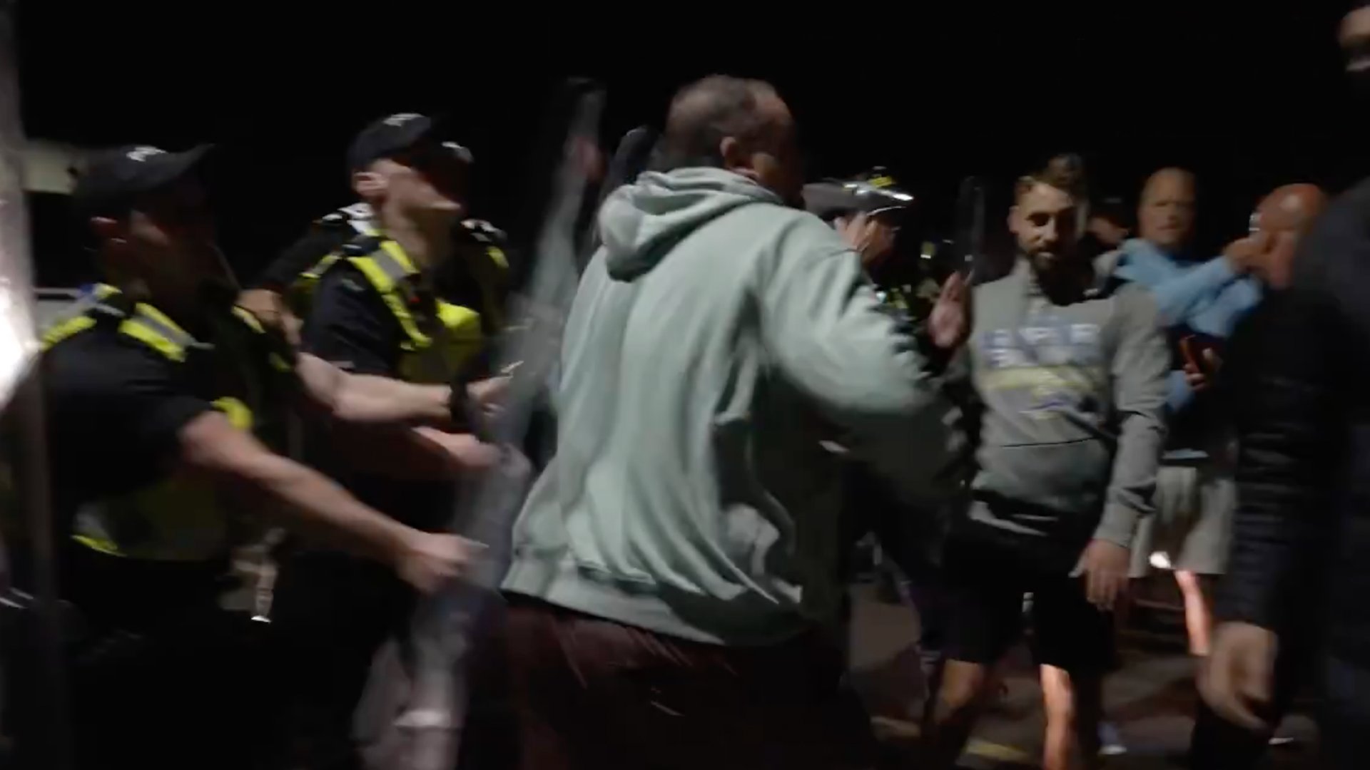Video thumbnail for Anti-immigration protesters clash with police in UK after boat arrival