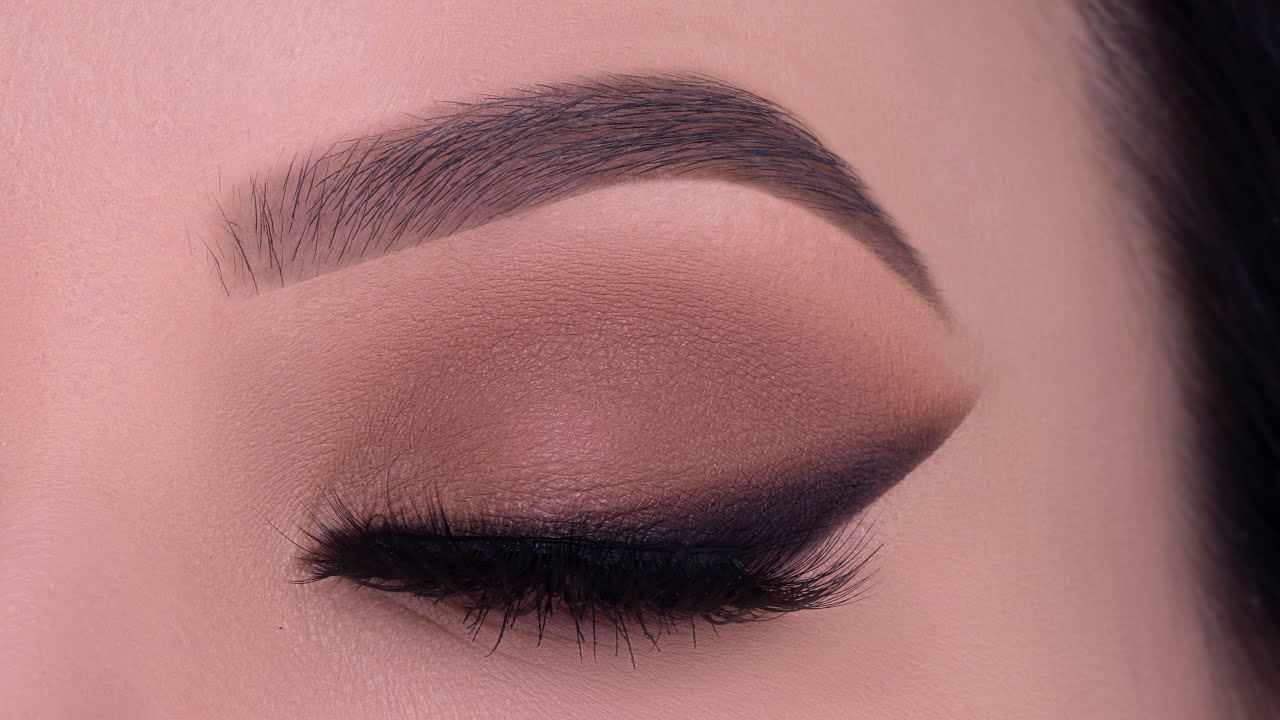 Video thumbnail for Foxy Brown Smoked Out Eye Makeup Tutorial | Maven Beauty