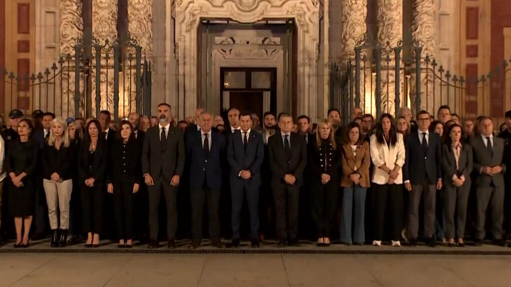 Video thumbnail for Spain begins three days of mourning after train crash kills 69