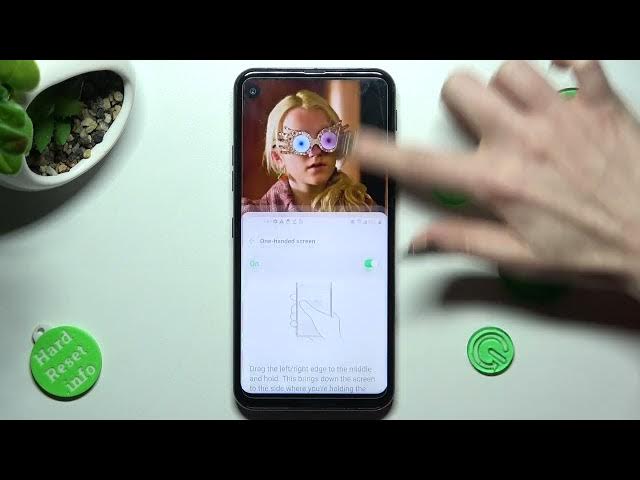 Video thumbnail for Activate and Use One-Handed Mode on LG Q70 -  Screen Easy Usage