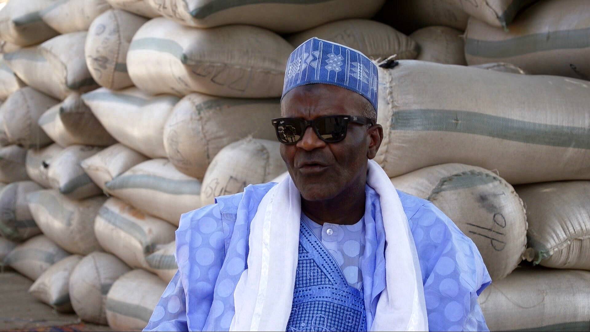 Video thumbnail for Nigerian traders help ease Sahel food shortages amid border restrictions