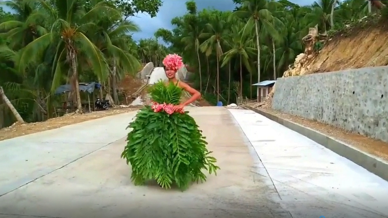 Video thumbnail for The evolution of man into floral muse through nature's artistry