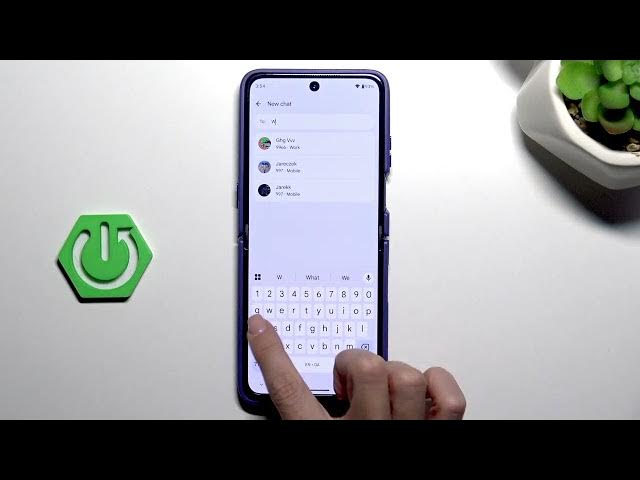 Video thumbnail for MOTOROLA Razr 70 Ultra - Enable MORI Emoji Suggestions