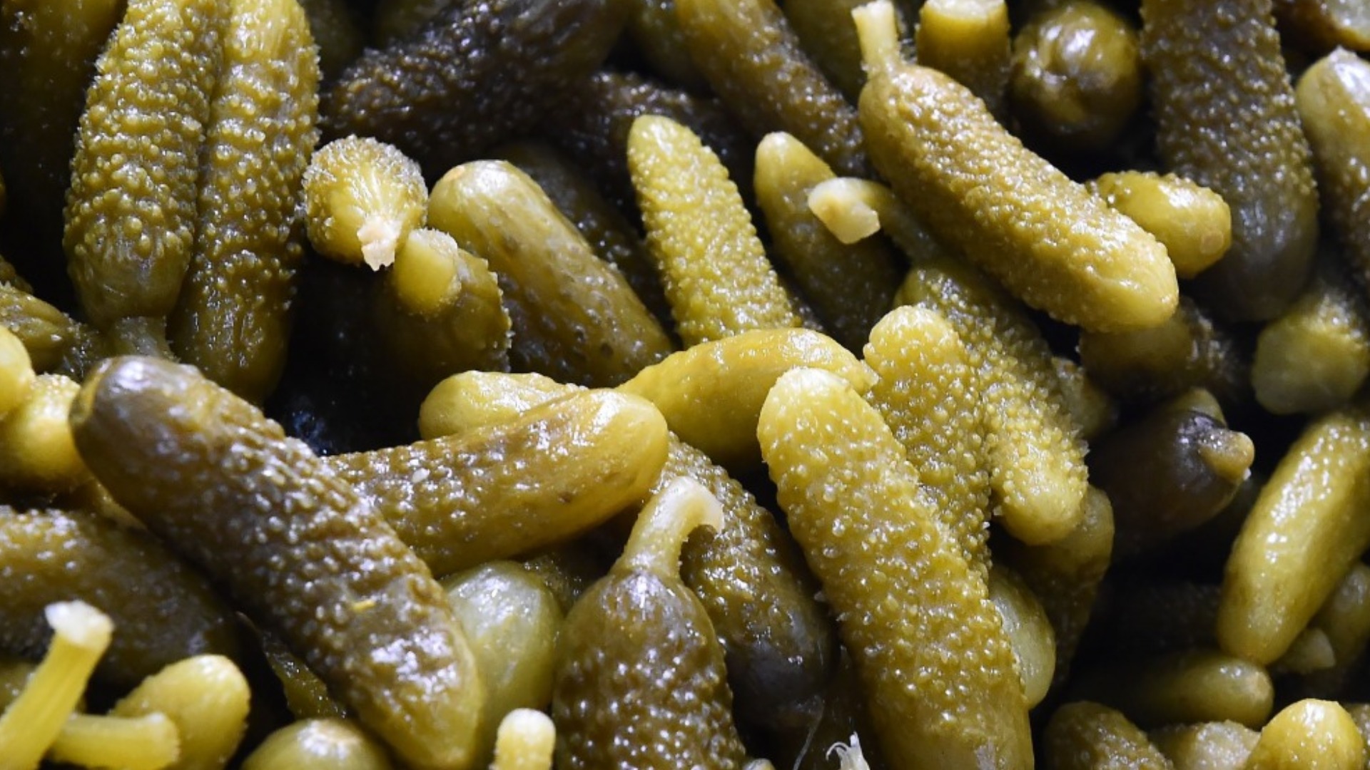 Video thumbnail for Here's Why You Shouldn't Throw Out Leftover Pickle Juice