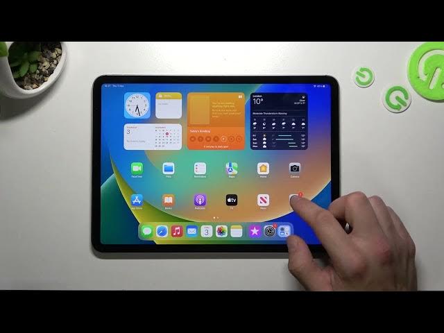 Video thumbnail for How to Turn On / Turn Off the Assistive Touch on the iPad Pro 11'' 2022