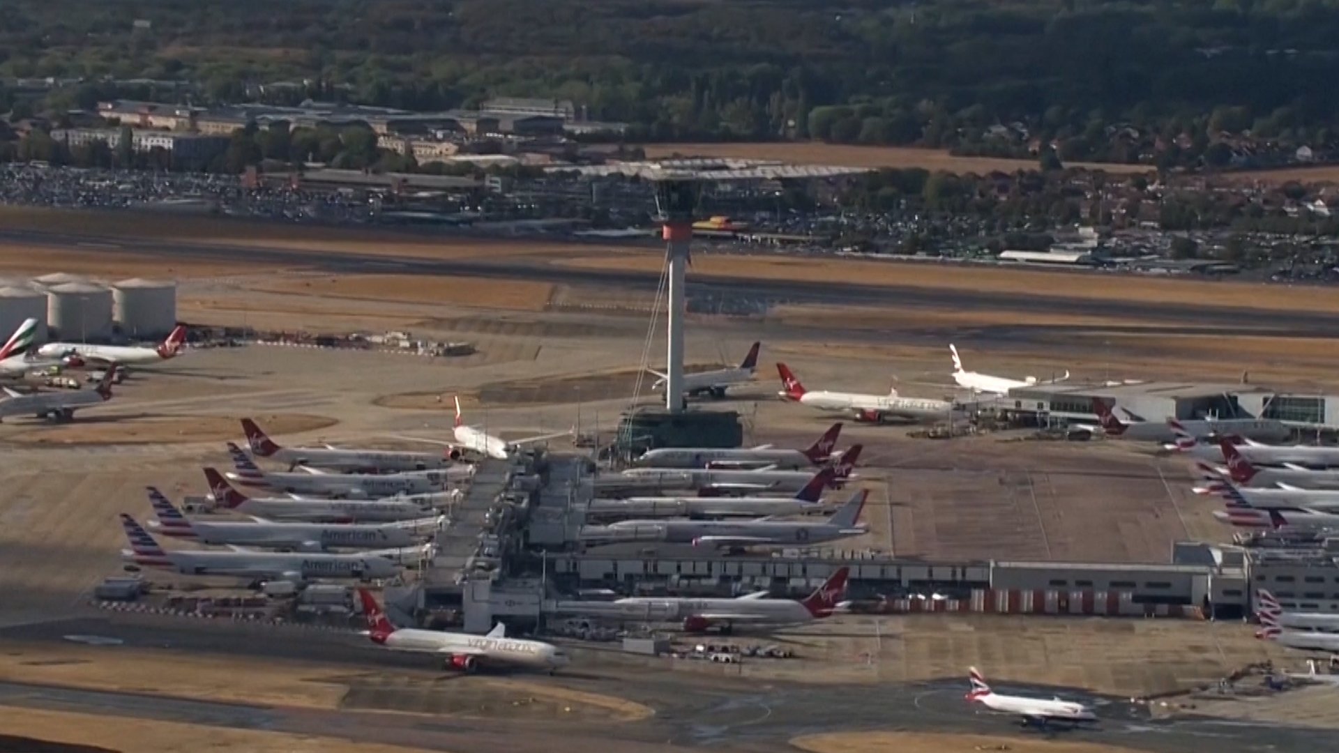 Video thumbnail for Hundreds of UK flights disrupted by air traffic control glitch