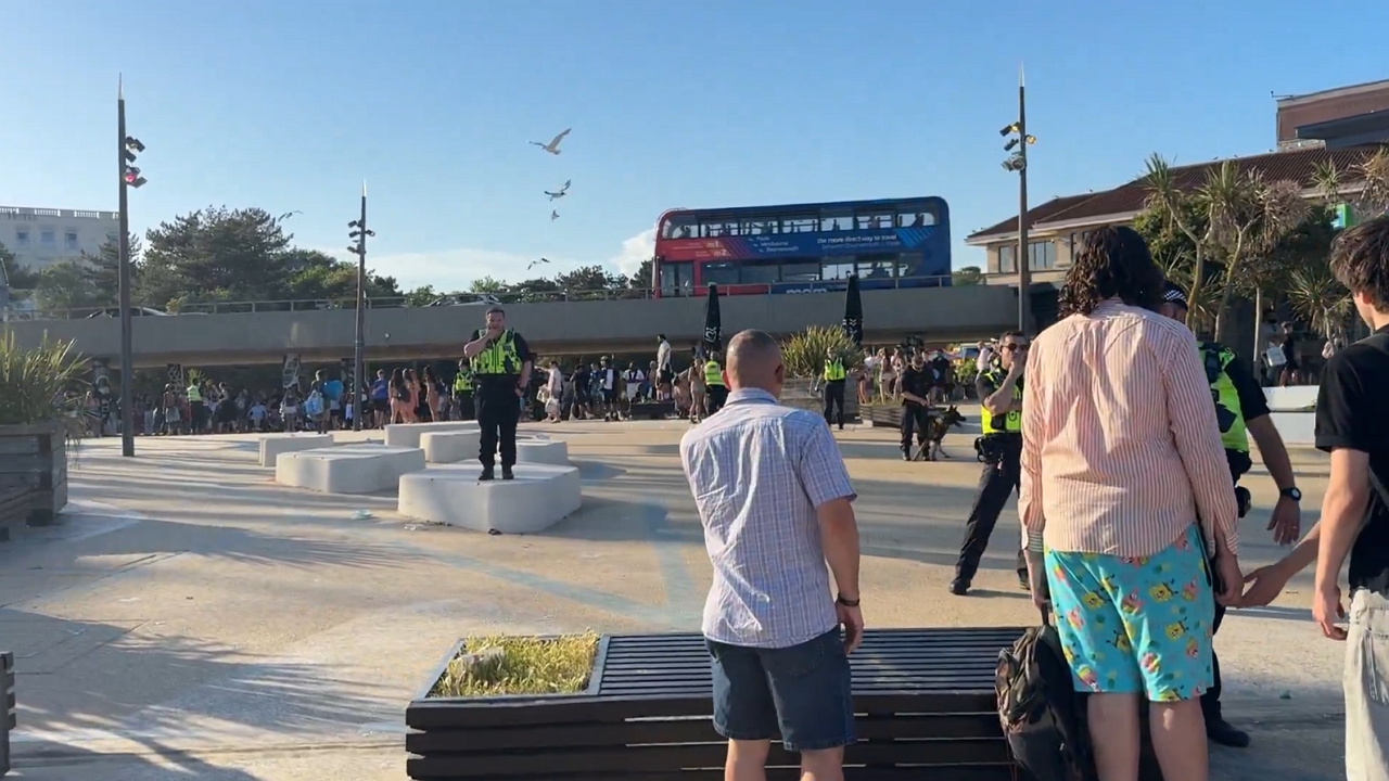 Video thumbnail for Chaos Erupts Near Bournemouth Pier: Police Step In