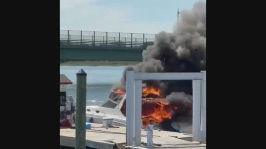 Video thumbnail for 3 hurt after docked boat bursts into flames in City Island