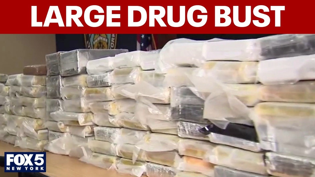 Video thumbnail for Hundreds of pounds of cocaine seized in drug bust