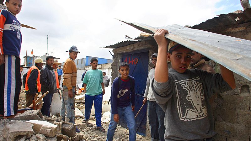 Video thumbnail for At least two people killed after a house collapsed in Casablanca
