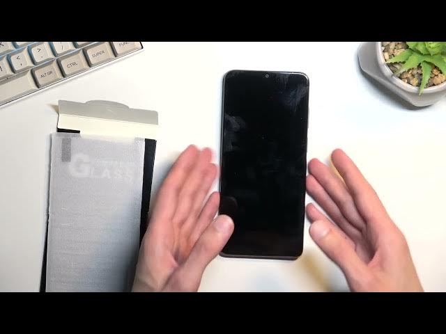 Video thumbnail for How to Install Tempered Glass on MOTOROLA Moto E22