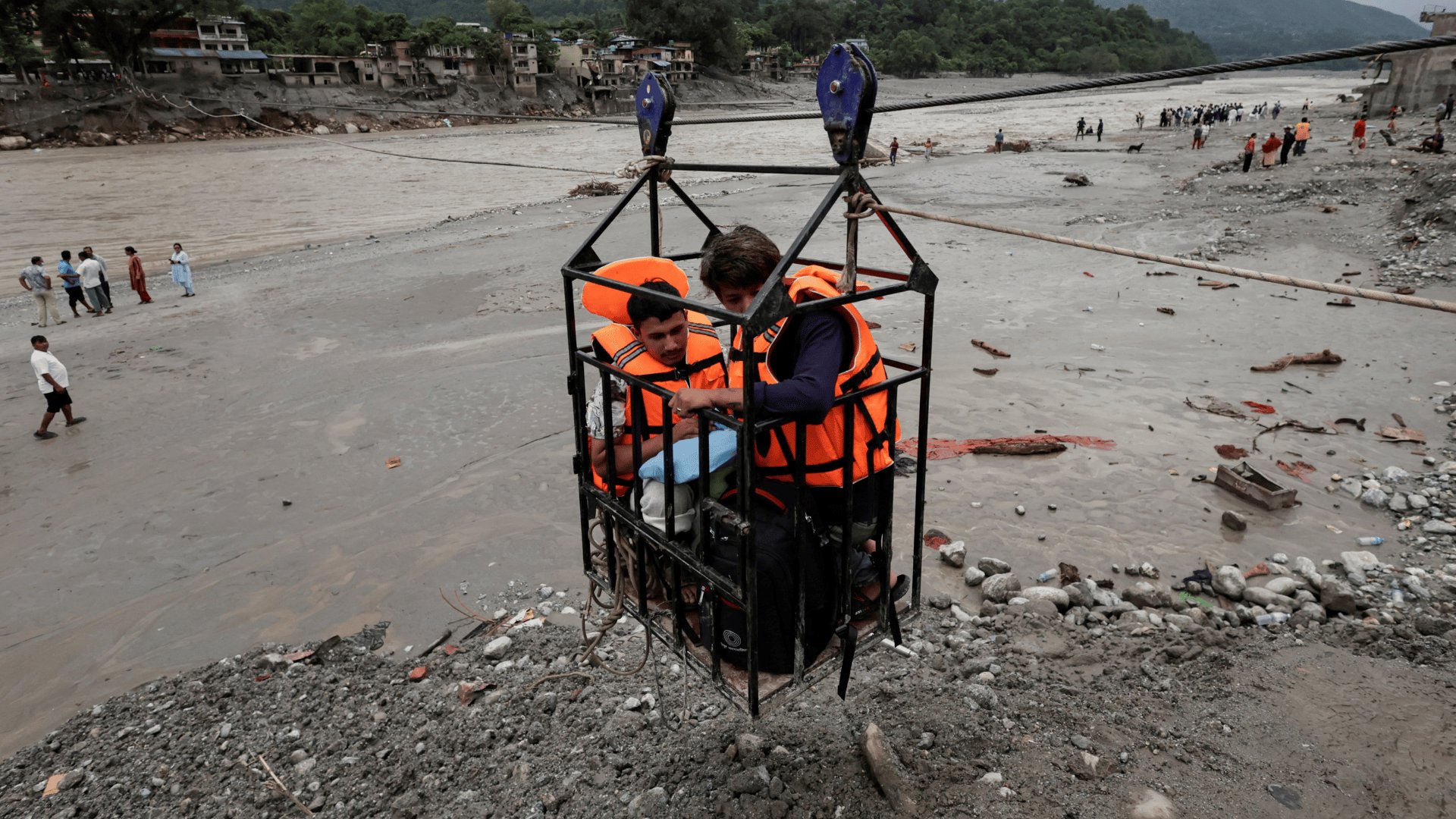 Video thumbnail for Nepal rescuers defy worsening weather as survivors found after 10 days