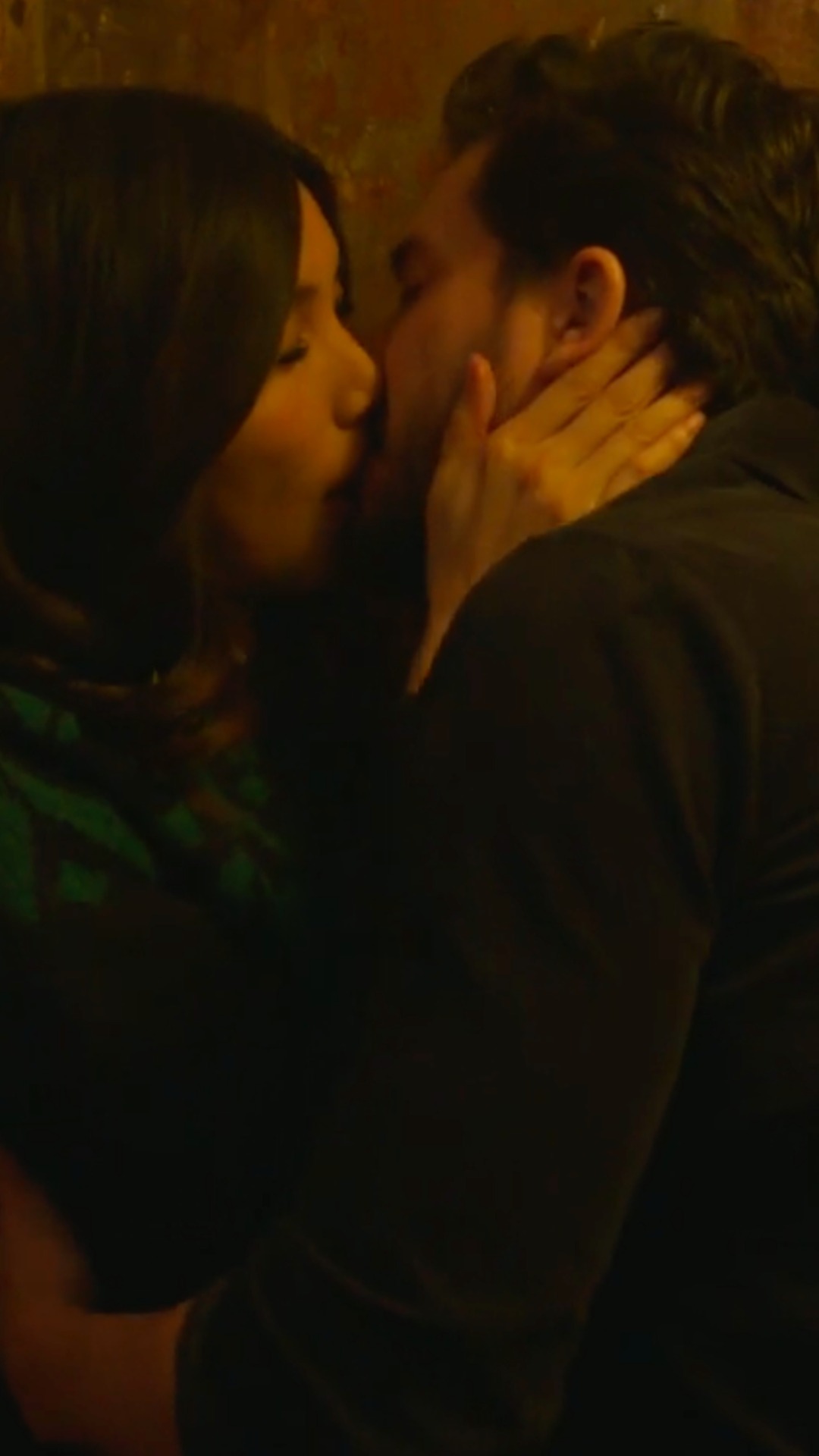 Video thumbnail for Celebs Who Don't Love Their Famous Partners' Kissing Scenes