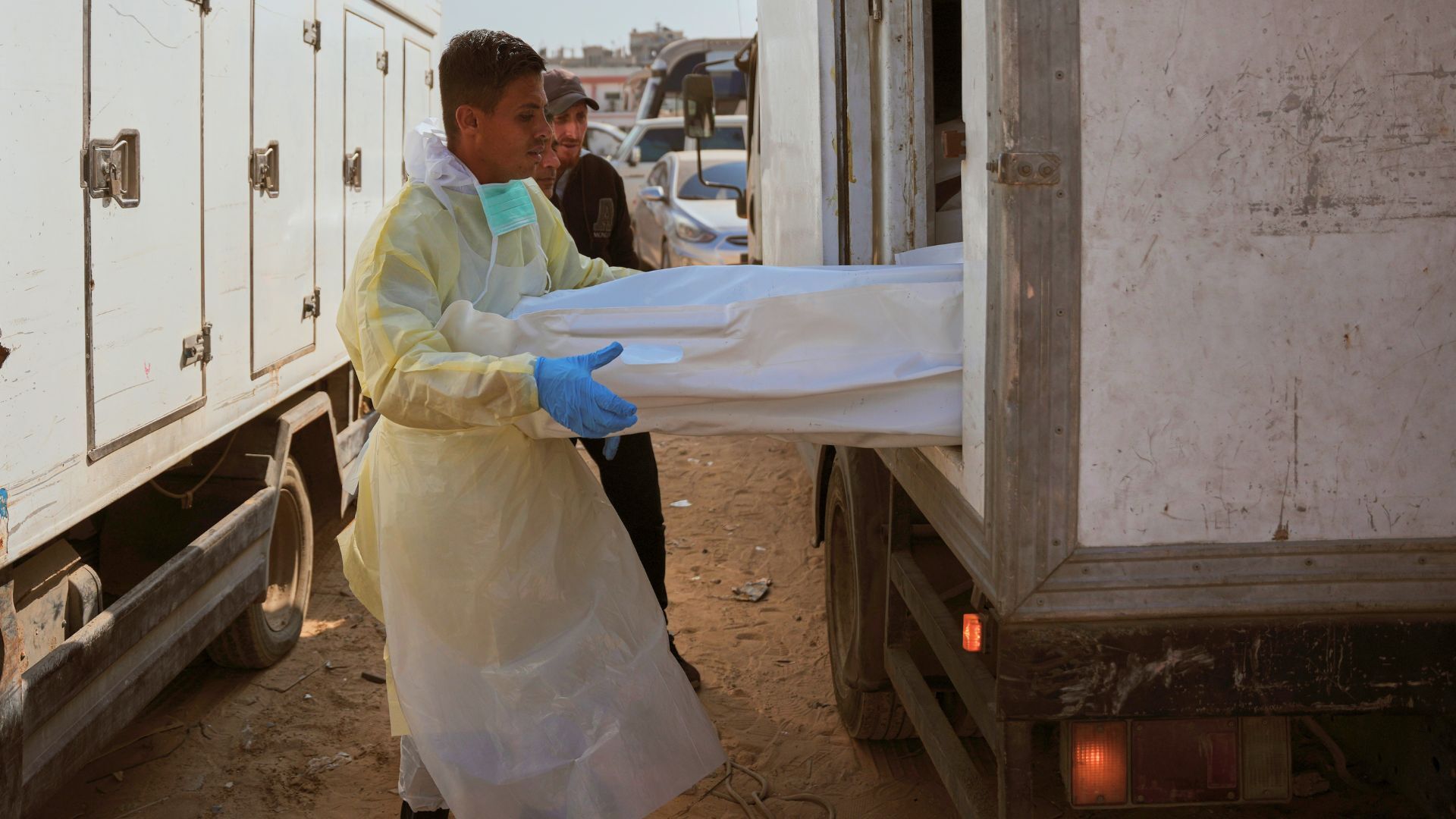 Video thumbnail for Israel returned remains of 15 Palestinians after receiving body of another captive on Friday