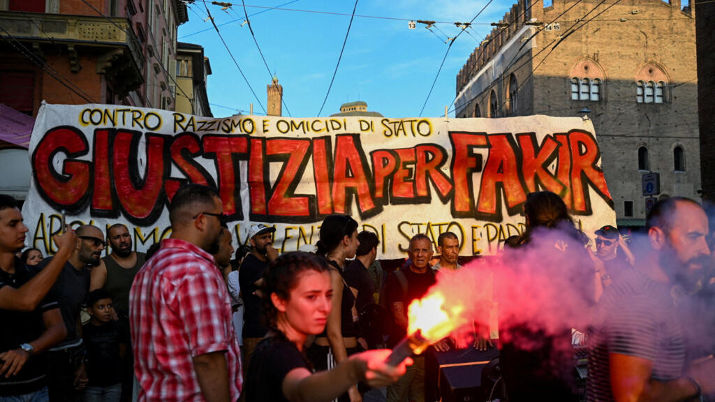 Video thumbnail for Protests erupt in Bologna after Moroccan man dies under police restraint