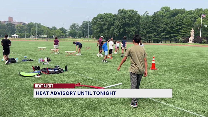 Video thumbnail for Bronx residents urged to take precautions as heat advisory remains in effect