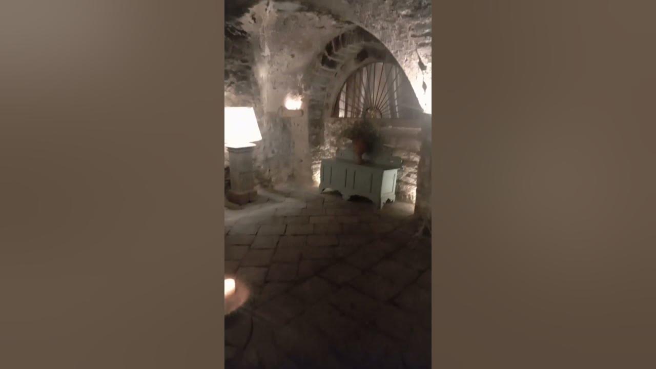 Video thumbnail for Escape to Paradise: Luxury House Living in India