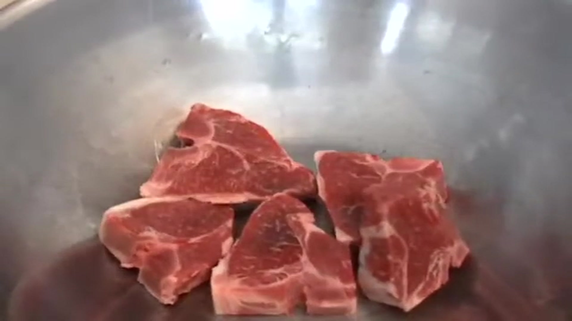 Video thumbnail for Grilled Lamb Chops with Homemade Mint Orange Jelly(480P)