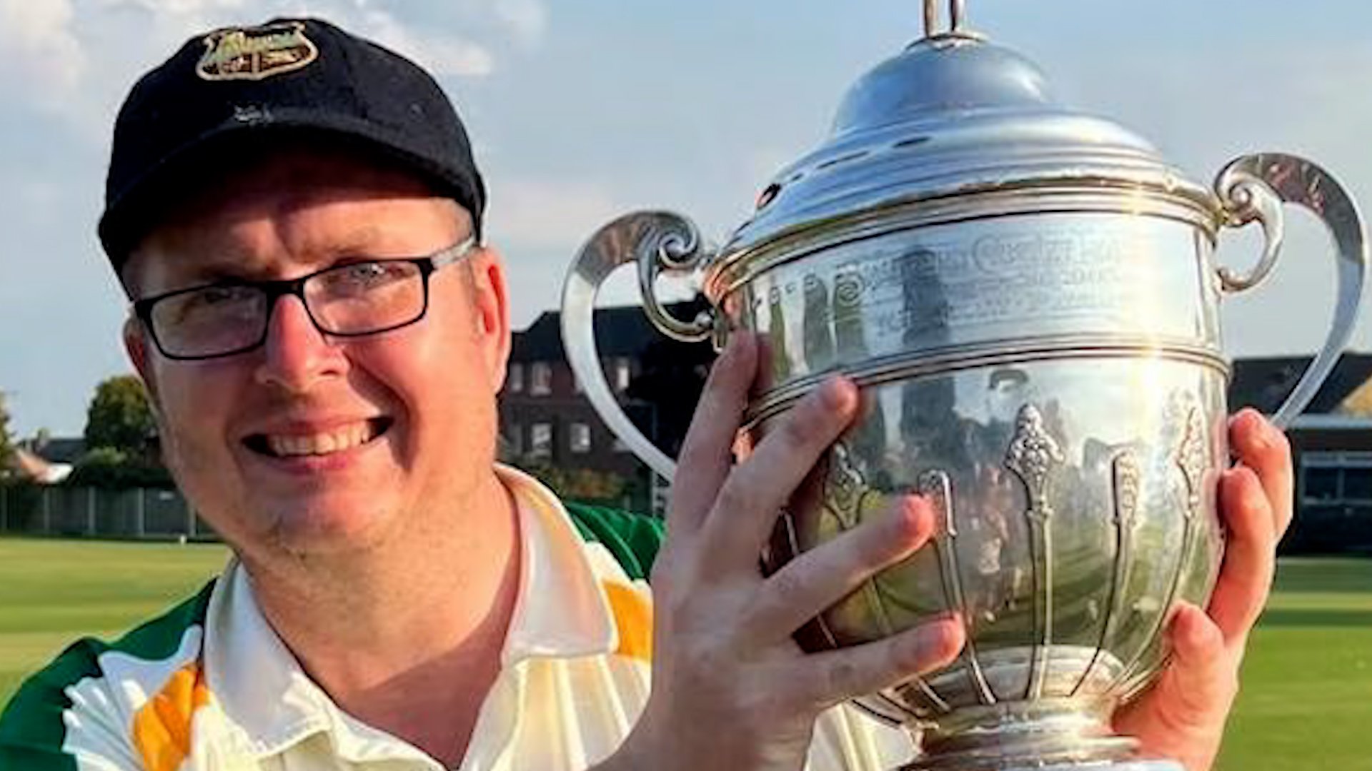 Video thumbnail for Amateur cricketer accused of faking an edge with a finger snap