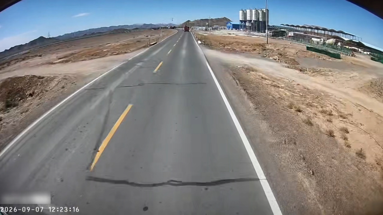 Video thumbnail for Truck Trailer Slides and Falls After Collision on Shanxi Highway
