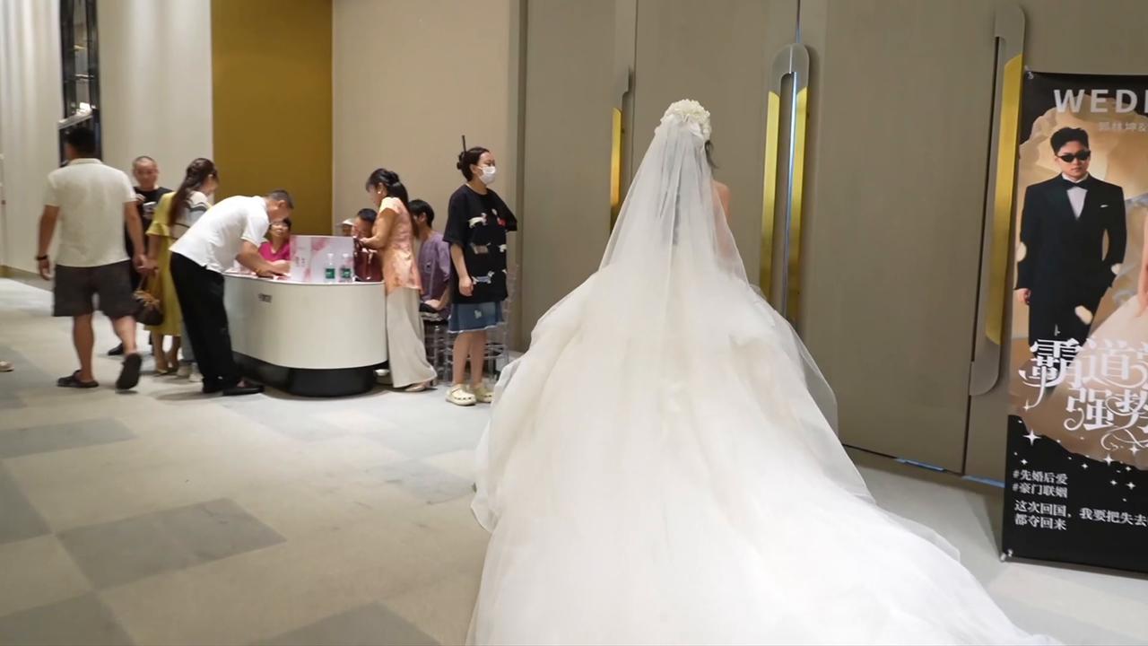 Video thumbnail for China: Chinese bride falls while running into wedding venue to hug groom.