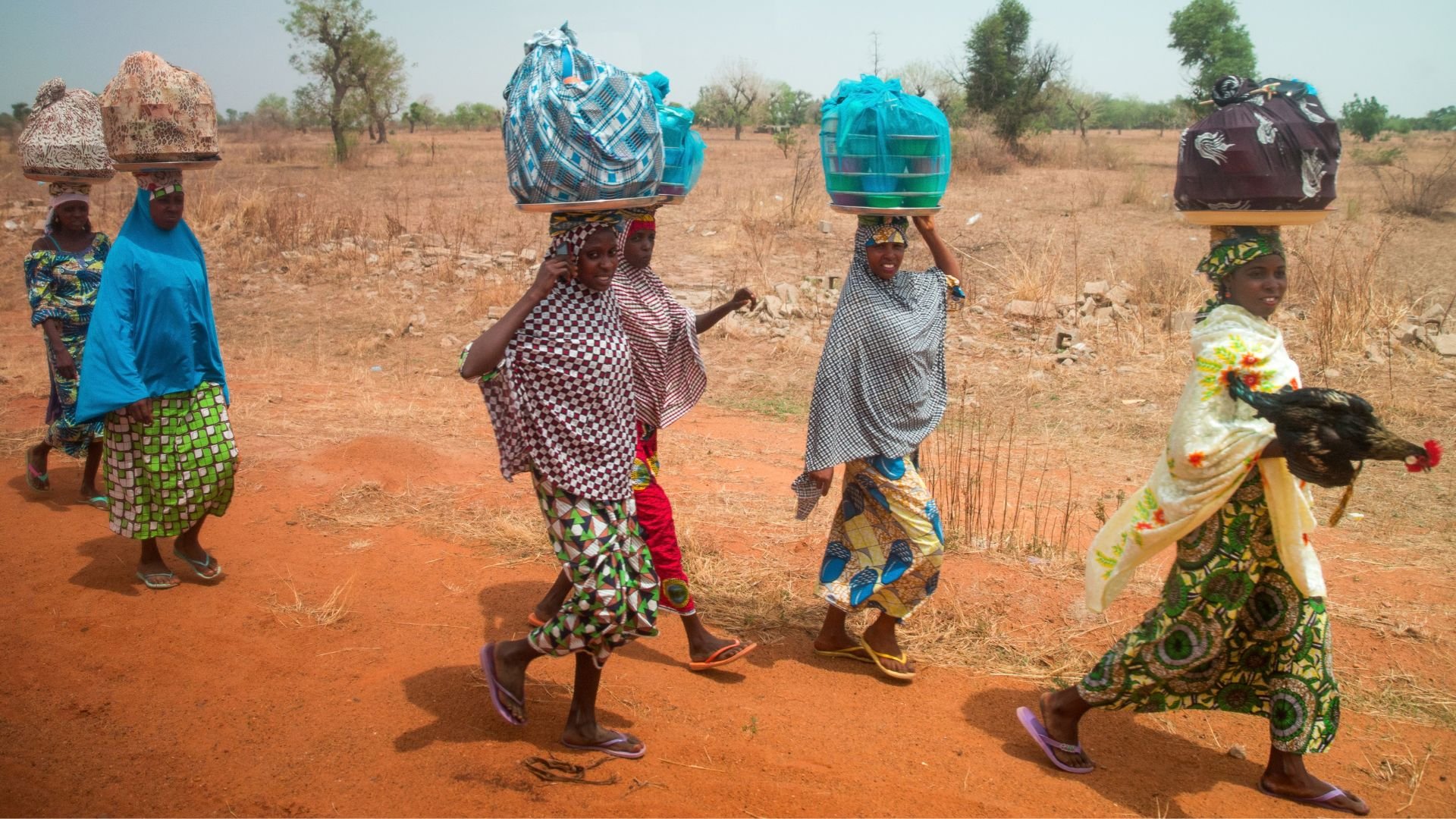 Video thumbnail for Thousands flee homes in Far North Cameroon after armed group raid kills 14
