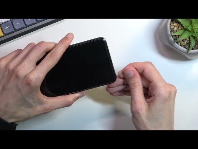 Video thumbnail for How to Insert the Nano SIM Card on the OnePlus Nord 2T