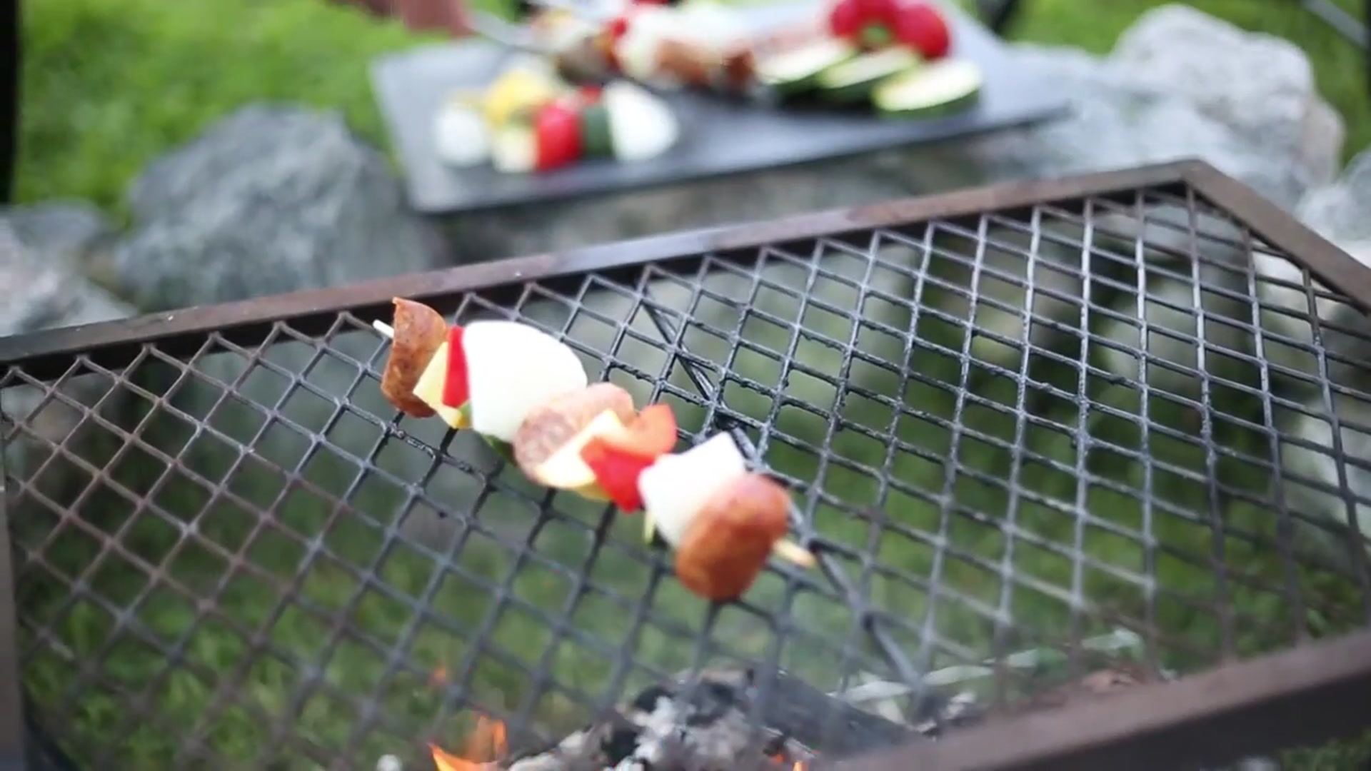 Video thumbnail for How to Grill Sausage Kebabs(720P_HD)