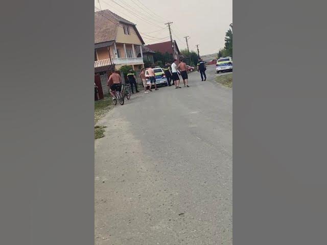 Video thumbnail for Musafir nepoftit la un chef în Gârceiu. S-a lăsat cu bătaie, poliție, ambulanță și dosar penal