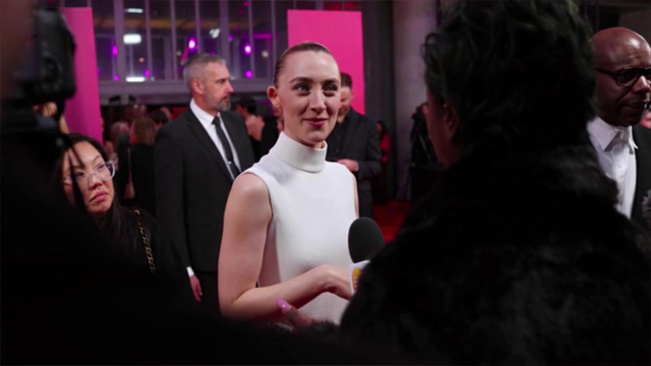 Video thumbnail for UNCAPTIONED: Saoirse Ronan keen to direct feature after premiering short film.