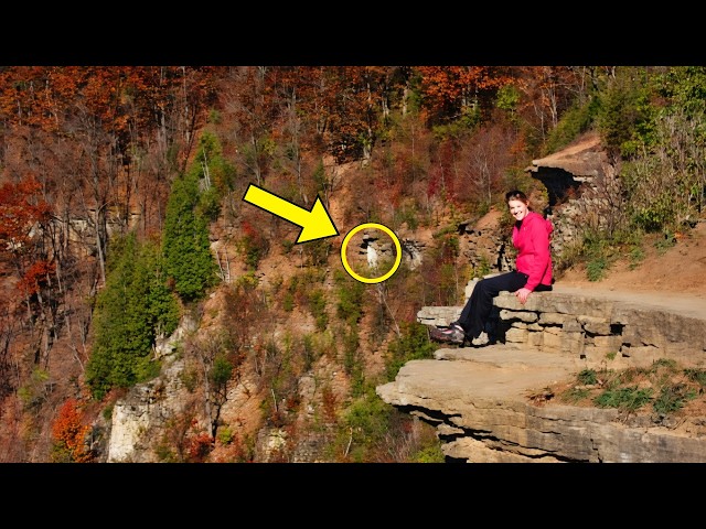 Video thumbnail for Mom Has No Idea Why Vacation Photo Went Viral, Then She Sees The Background