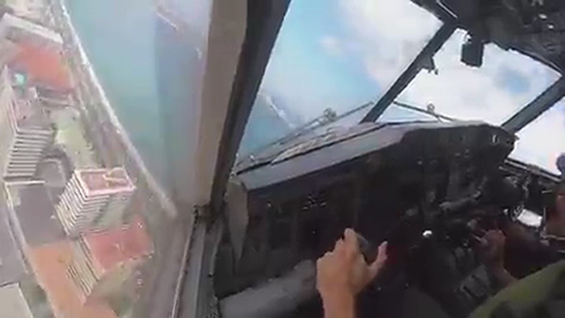 'Video thumbnail for So wird ein Löschflugzeug aufgetankt, Ansicht aus dem Cockpit'