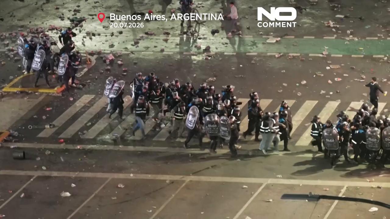 Video thumbnail for Chaos erupts in Buenos Aires after Argentina's World Cup final defeat