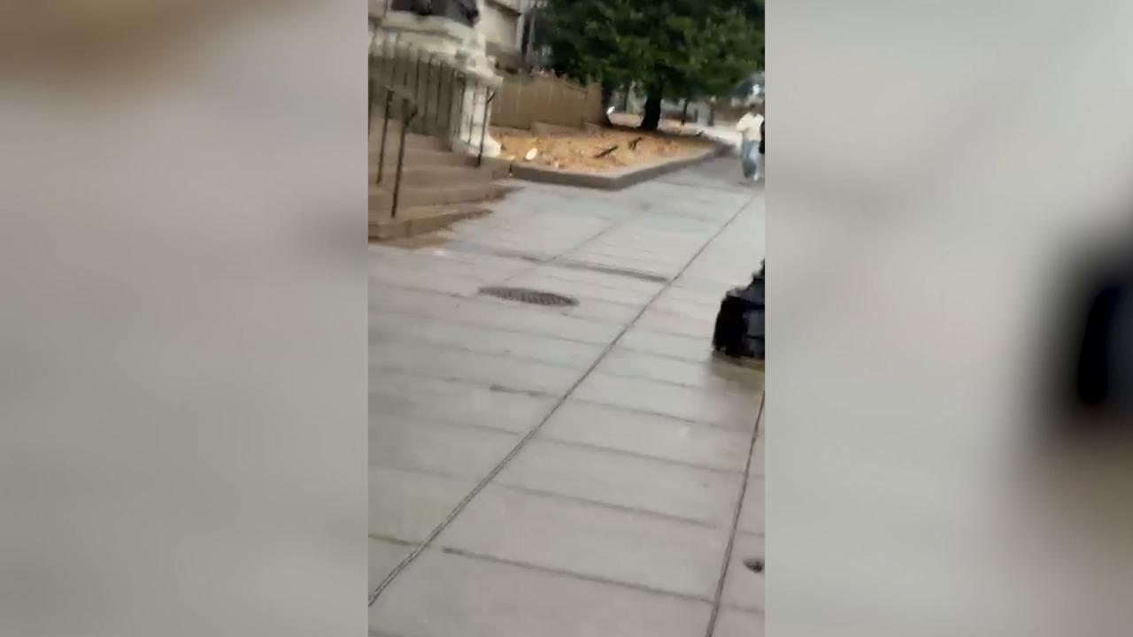 Video thumbnail for US: MOMENT - Suspect killed after opening fire near White House.